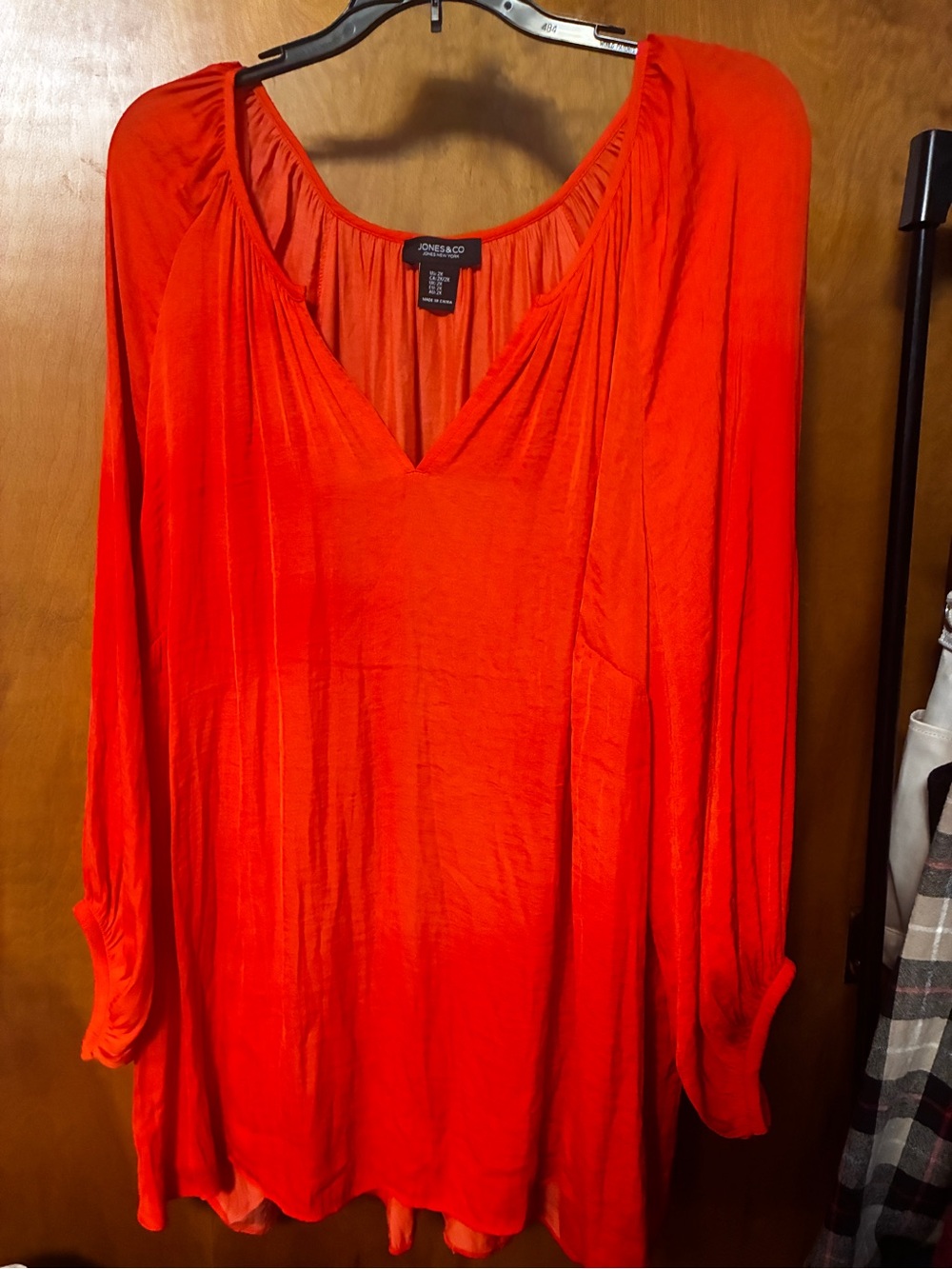 Jones & Co Red Long-Sleeve V-Neck Women's Top 2X
